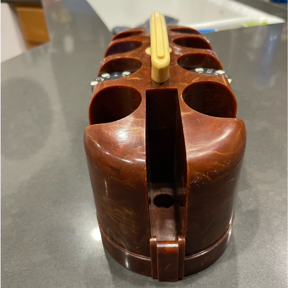 Vintage Bakelite Poker Caddy. Very nice wood grain like swirls. Chips included. - Picture 7 of 9